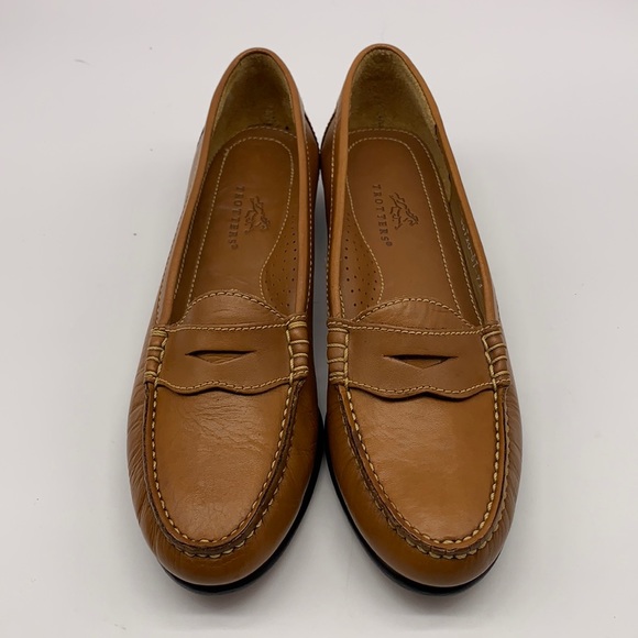 Trotters Brown Leather Slip On Loafer - Picture 1 of 8